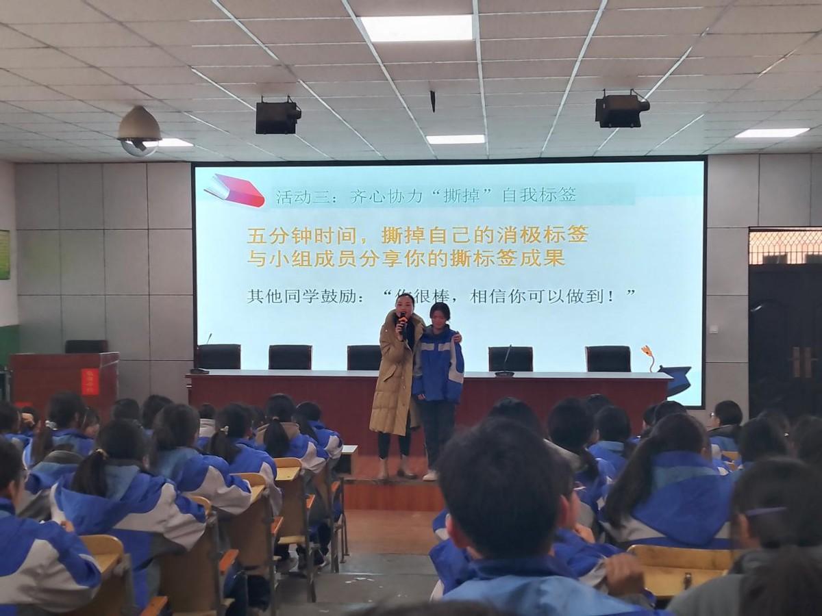青少年心理健康教育，促进自我认识的重要性与策略