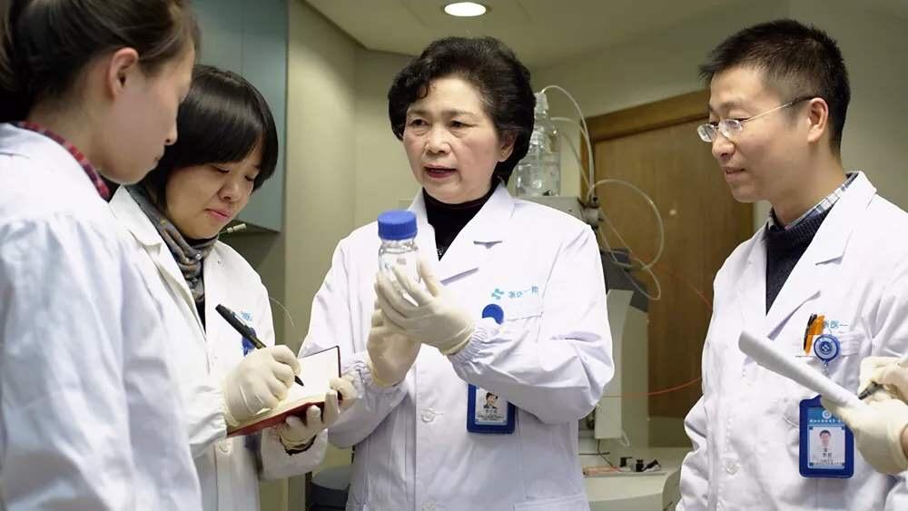 父母如何运用正向激励增强孩子学习动力与自信心培养的策略