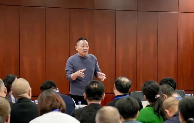 人社局回应胖东来员工新规，探索企业发展与员工福利新平衡之道