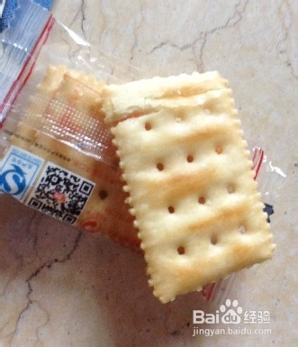 饼干受潮后的质量与食用安全性探究