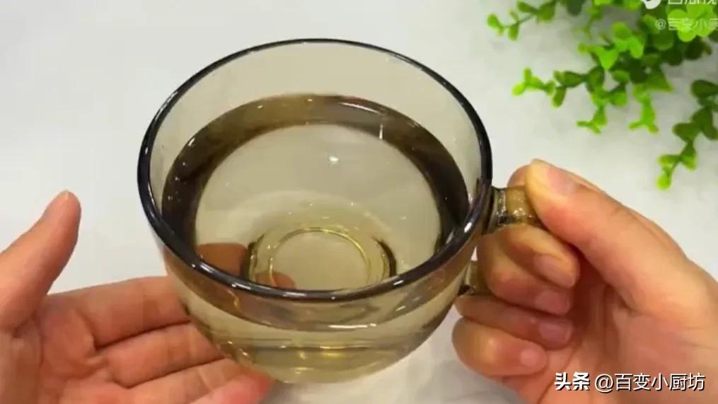 每日饮水八杯的科学依据与健康效益探讨