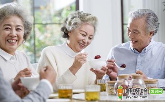 老年人养生重点，补钙与骨质保护的重要性