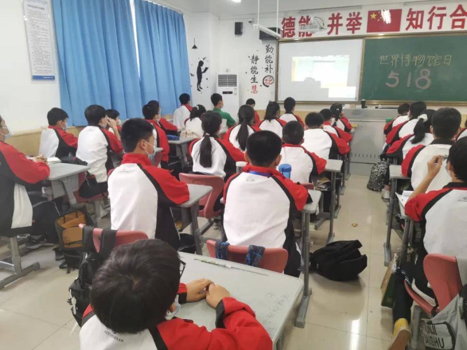 多元文化教育实践，减少偏见与歧视的策略在学校中的应用