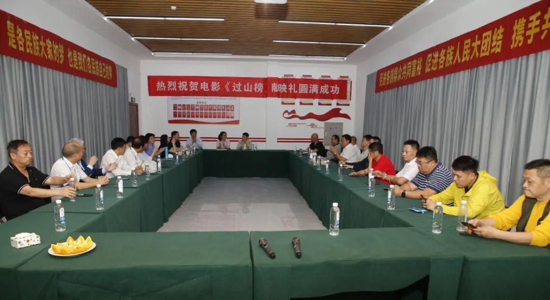 多元文化教育视角下的各国教育模式影响研究